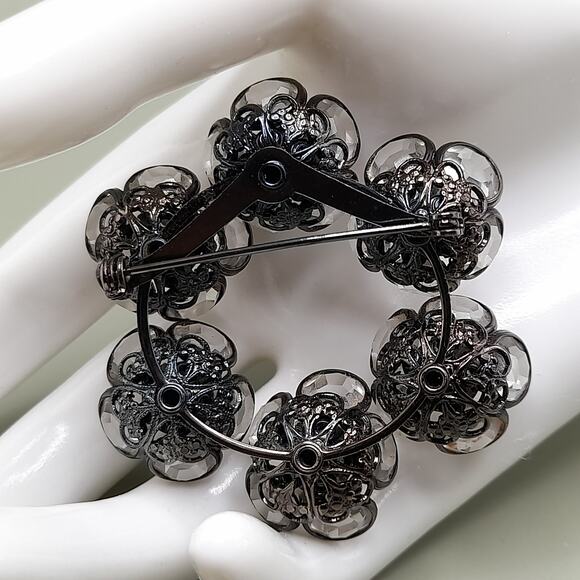 Vintage Flat Clear Crystal Wreath Brooch, Black Enamel, 2 In, 1960s - Picture 4 of 10